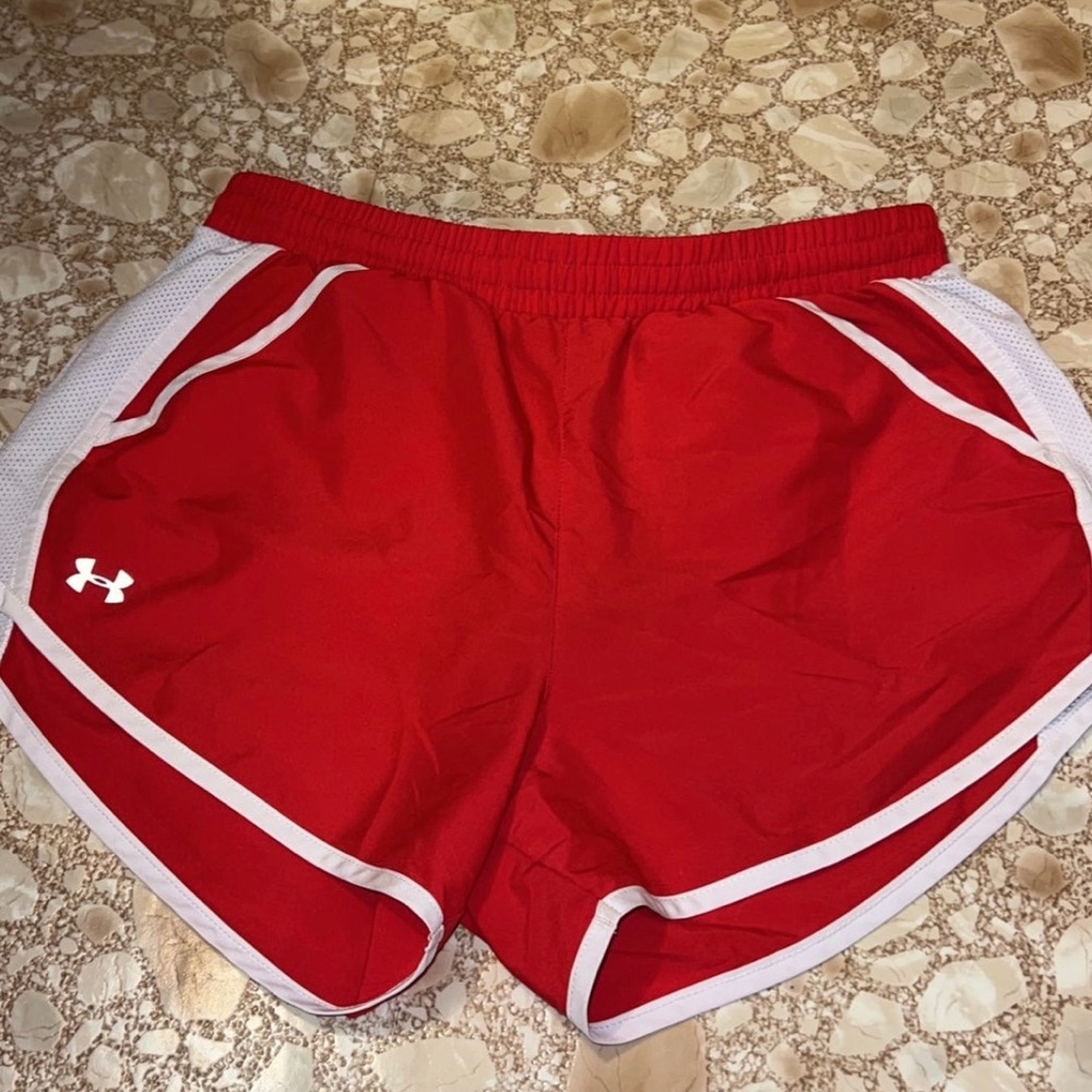 Red Under Armour Athletic shorts size Small